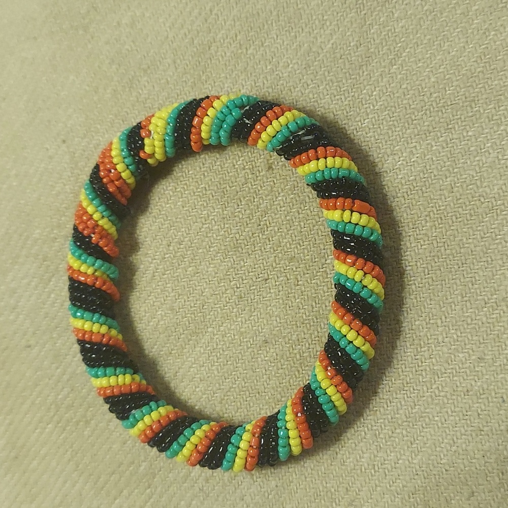 🤍 Vintage Seed Bead Rasta Bracelet
